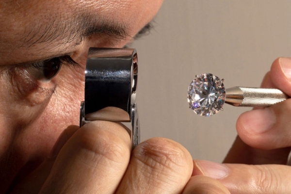 Get Online Jewellery Valuation Services in UK - Neelkanth Safe Deposit