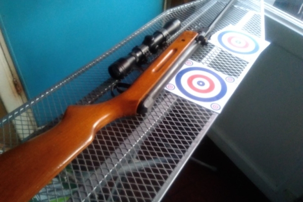 AIR RIFLE WITH 4X32 SCOPE