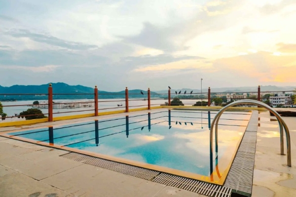 Udaigarh Lake View Restaurant in Udaipur – Romantic Dining with Sunset Views